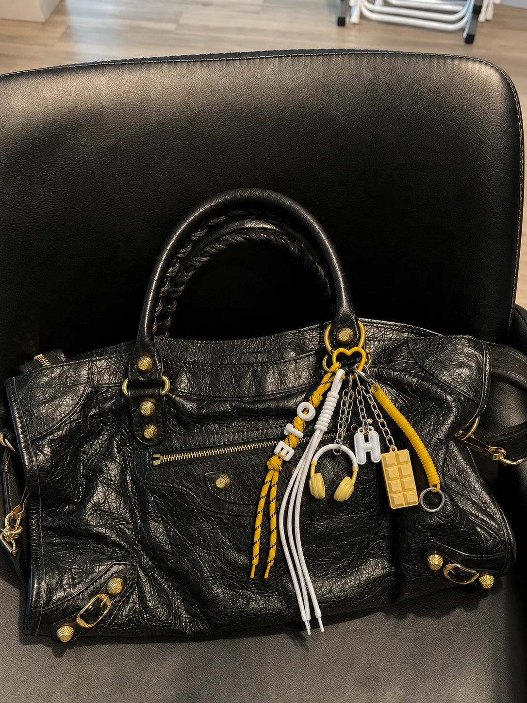 🧈 Butter Yellow Drop – Headphones Bag Charm
