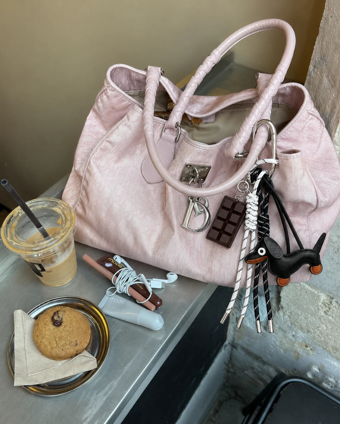☕ Coffee Run Drop – Dachshund Bag Charm